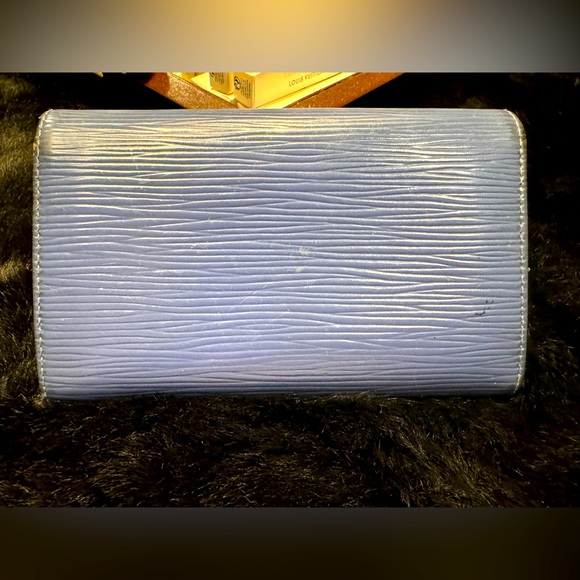 Louis Vuitton Tresor Wallet - Picture 3 of 17